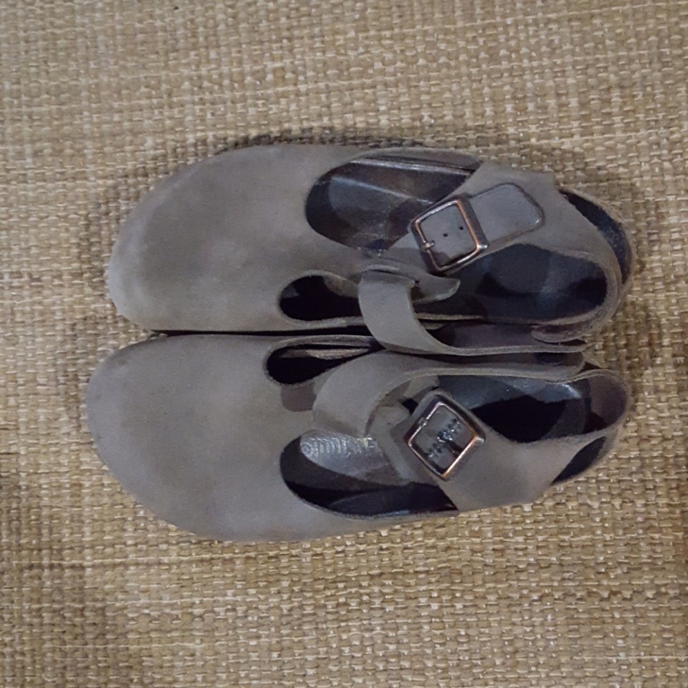 Birkenstock closed toe sandal/clog